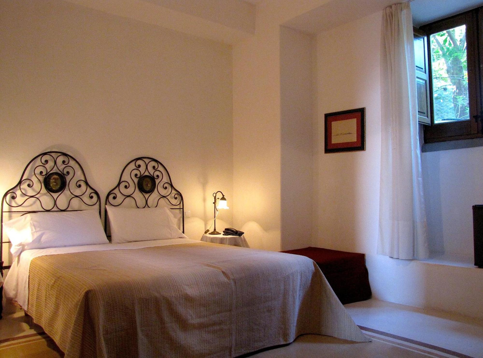 Hotel Santa Marina Antica Foresteria سانتا مارينا سالينا المظهر الخارجي الصورة