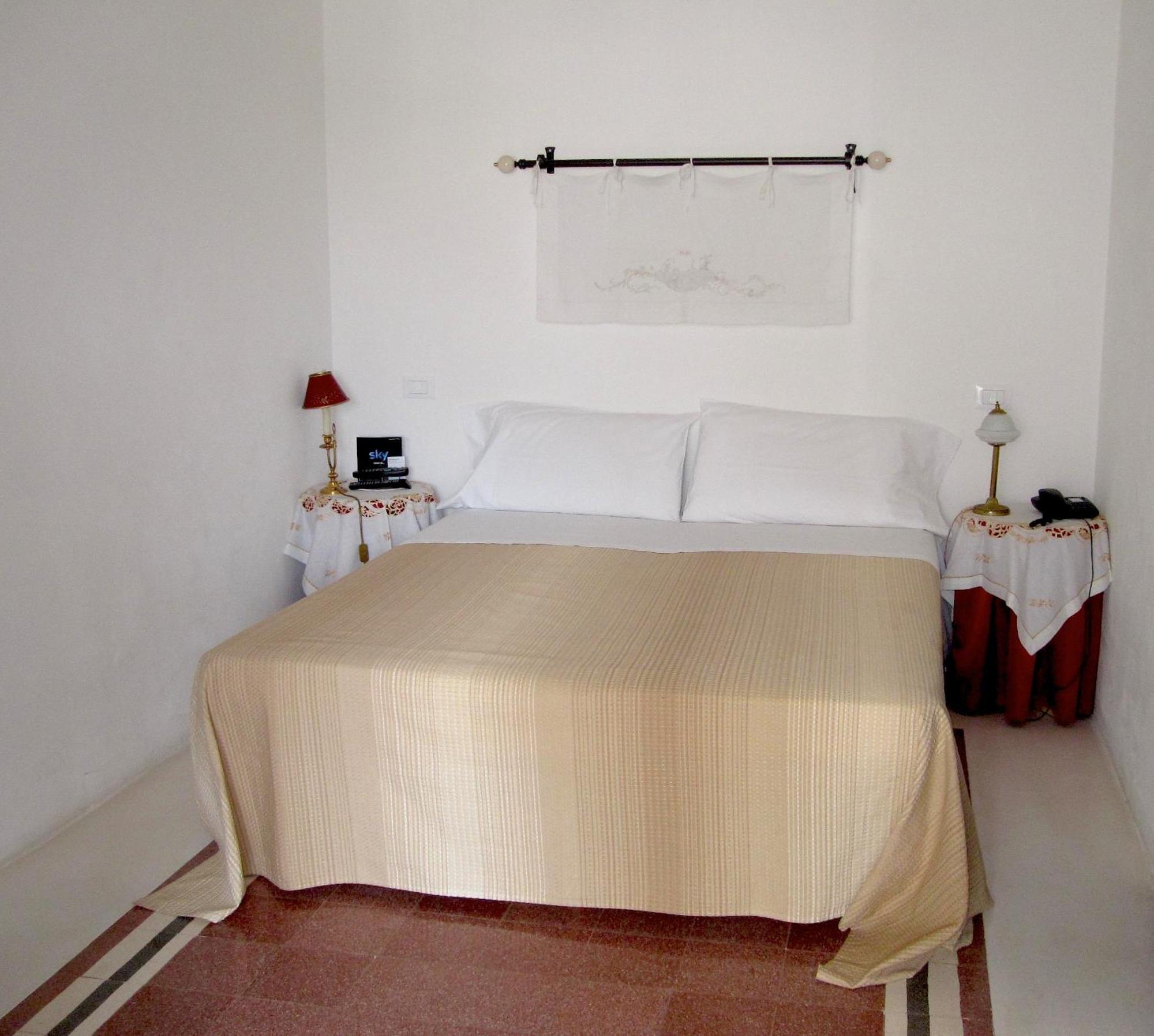 Hotel Santa Marina Antica Foresteria سانتا مارينا سالينا المظهر الخارجي الصورة