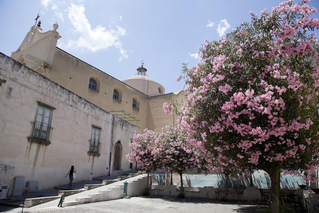 Hotel Santa Marina Antica Foresteria سانتا مارينا سالينا المظهر الخارجي الصورة