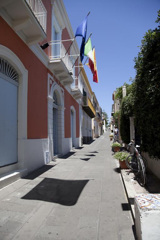 Hotel Santa Marina Antica Foresteria سانتا مارينا سالينا المظهر الخارجي الصورة